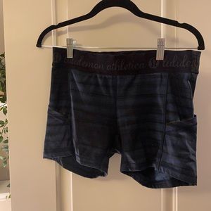 Lululemon spandex with pockets - size 6